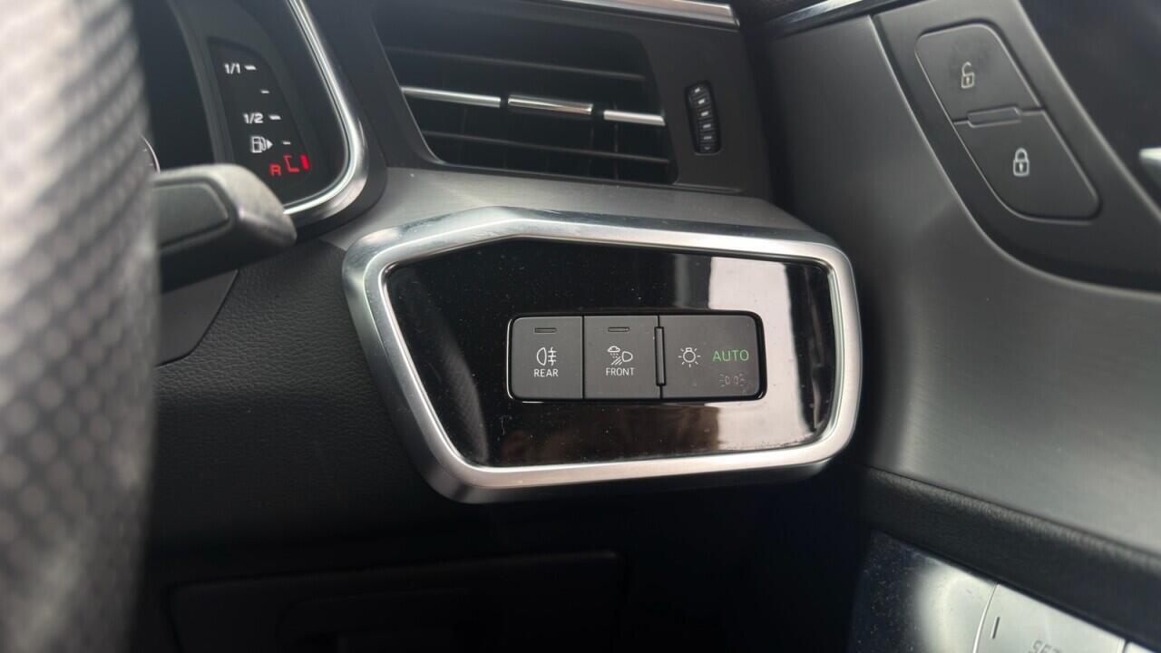 Audi A6 Saloon — photo 24