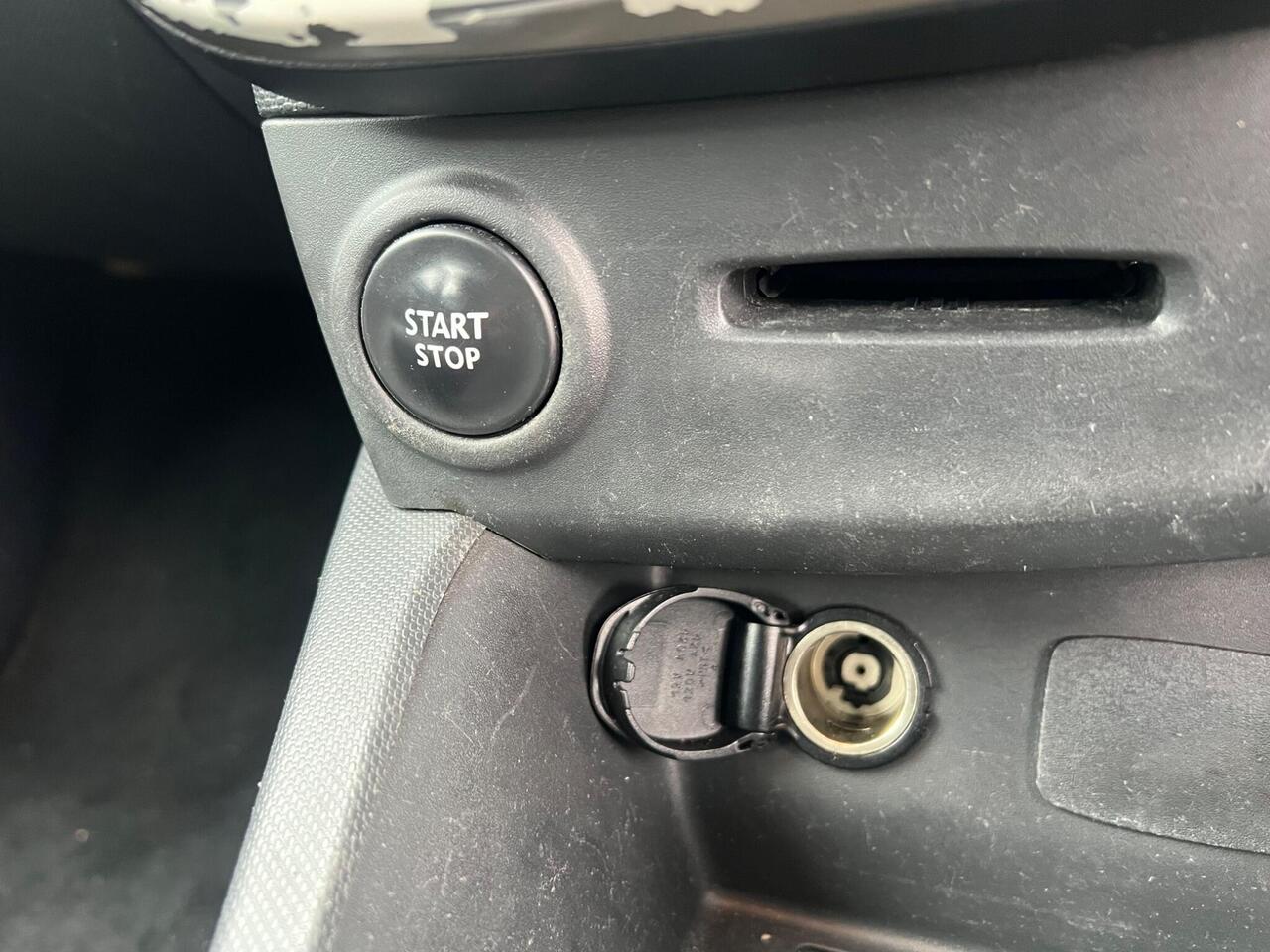 Renault Clio — photo 36