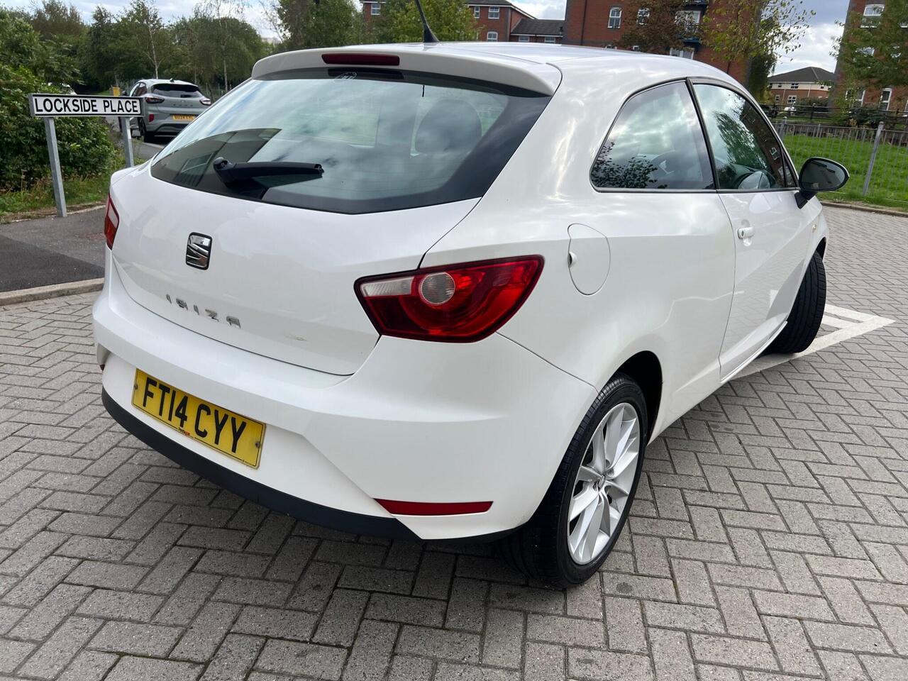 SEAT Ibiza — photo 2