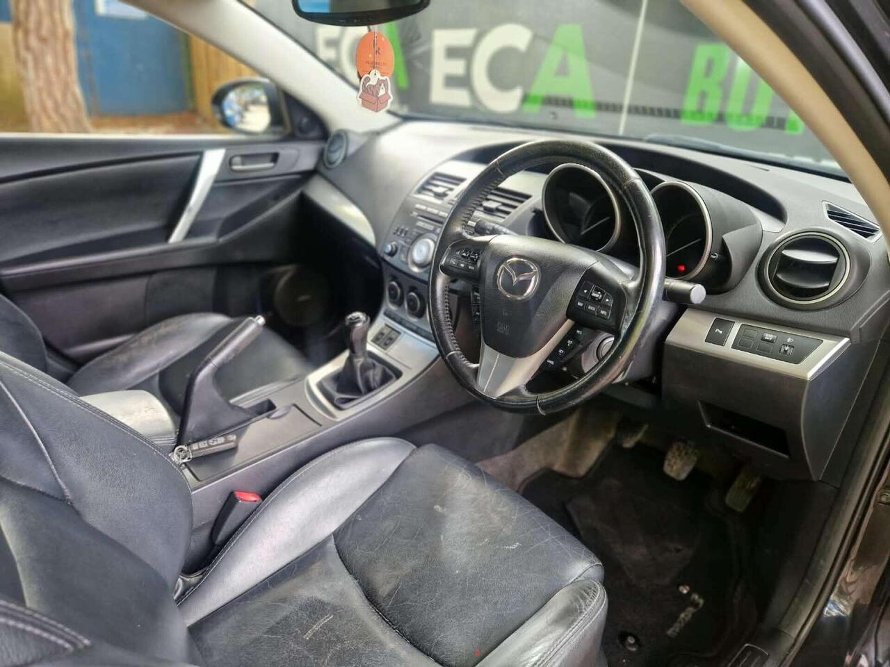Mazda Mazda3 — photo 17