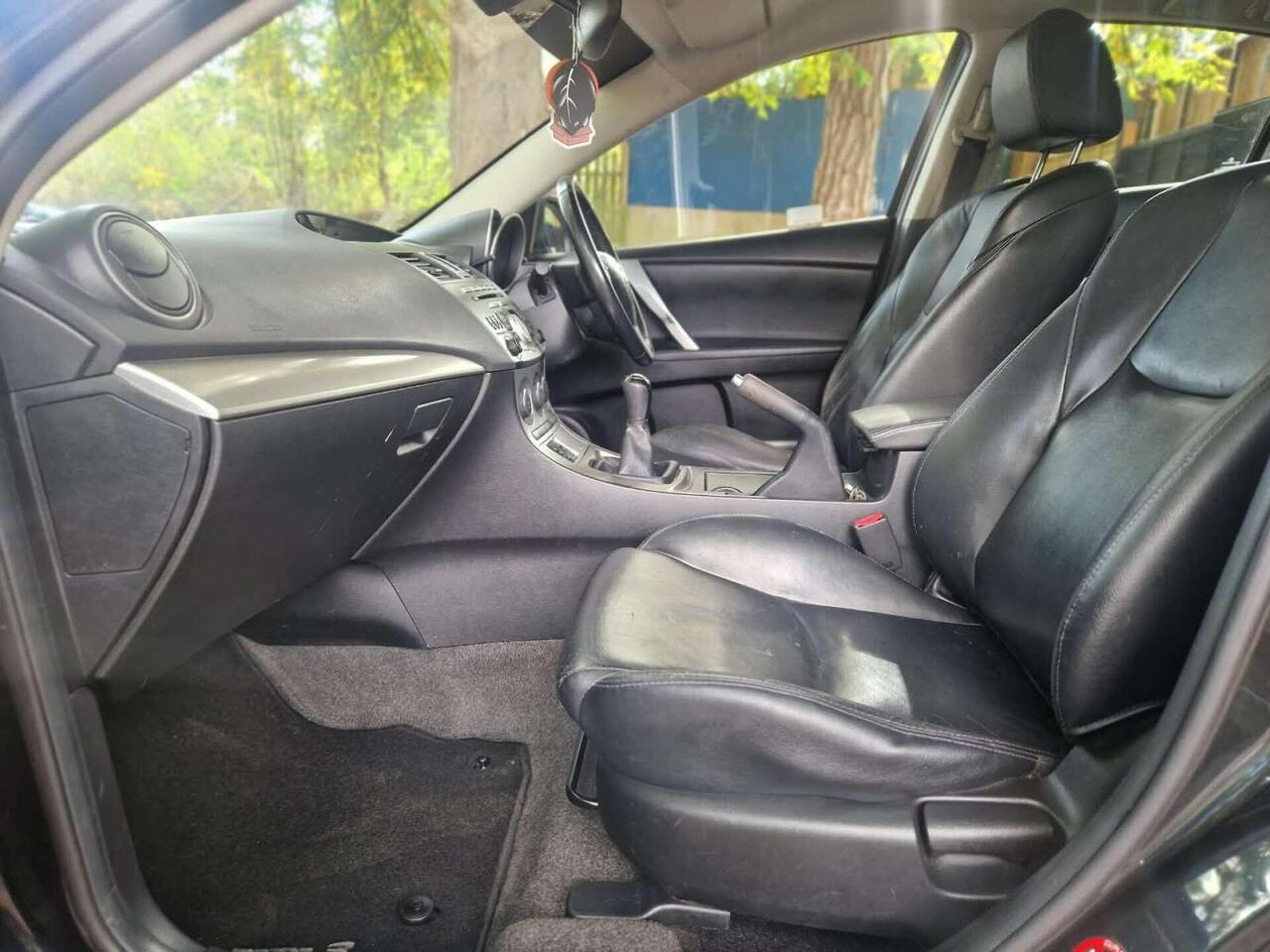 Mazda Mazda3 — photo 15