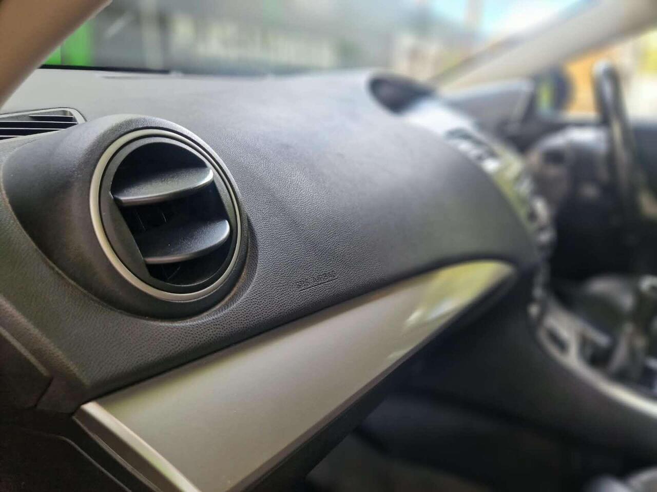 Mazda Mazda3 — photo 27