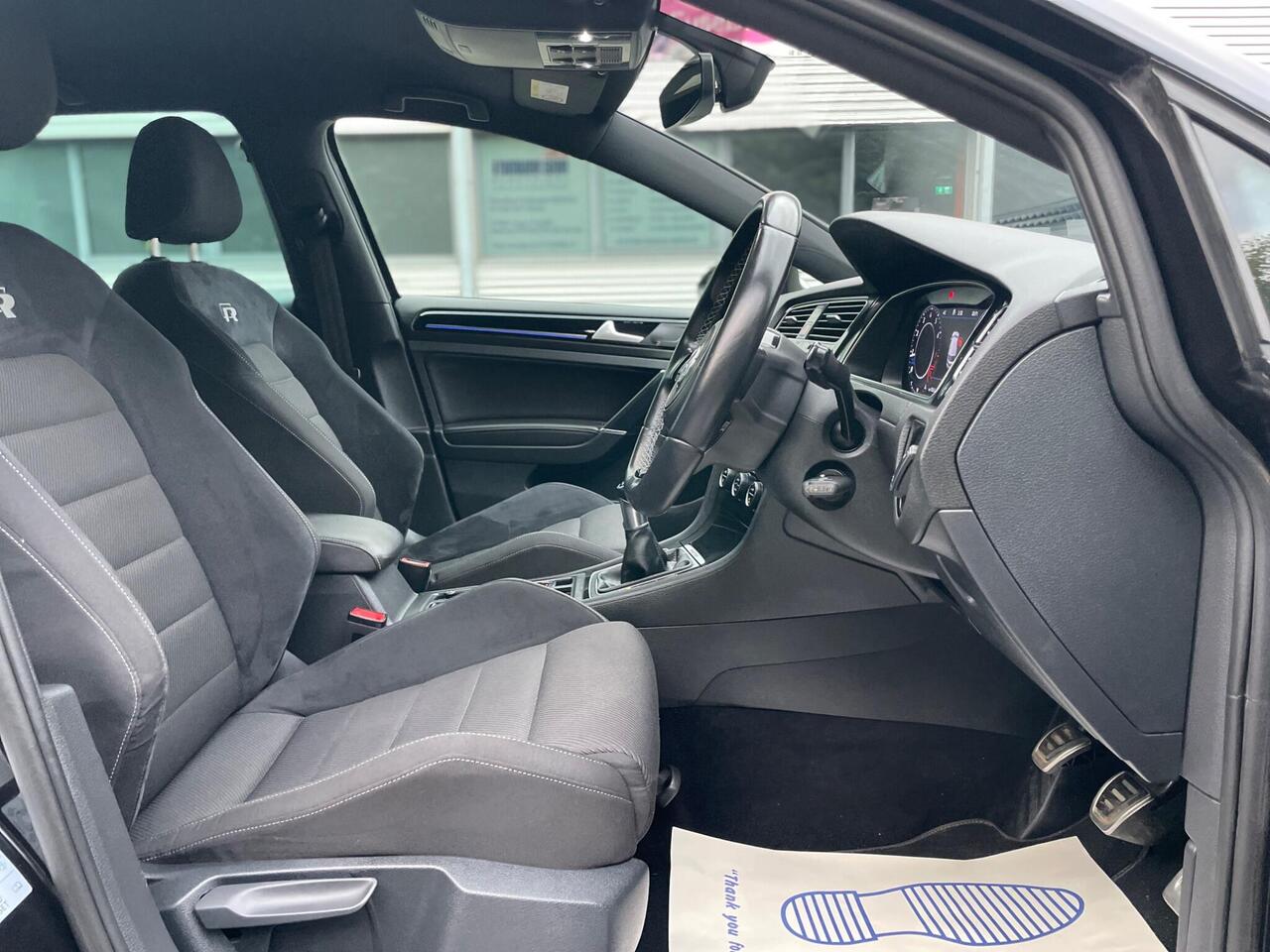 Volkswagen Golf — photo 19
