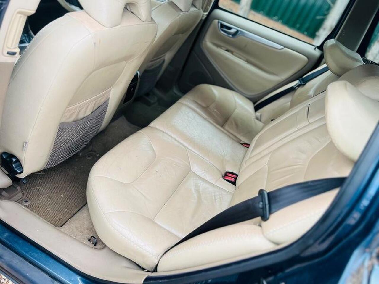 Volvo XC70 — photo 10