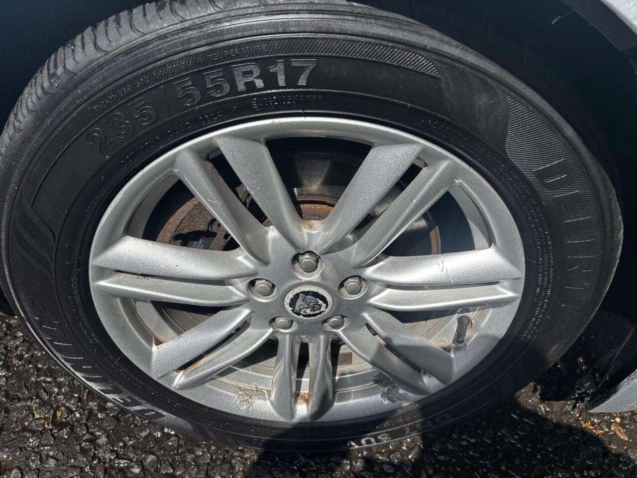 Jaguar XF — photo 10