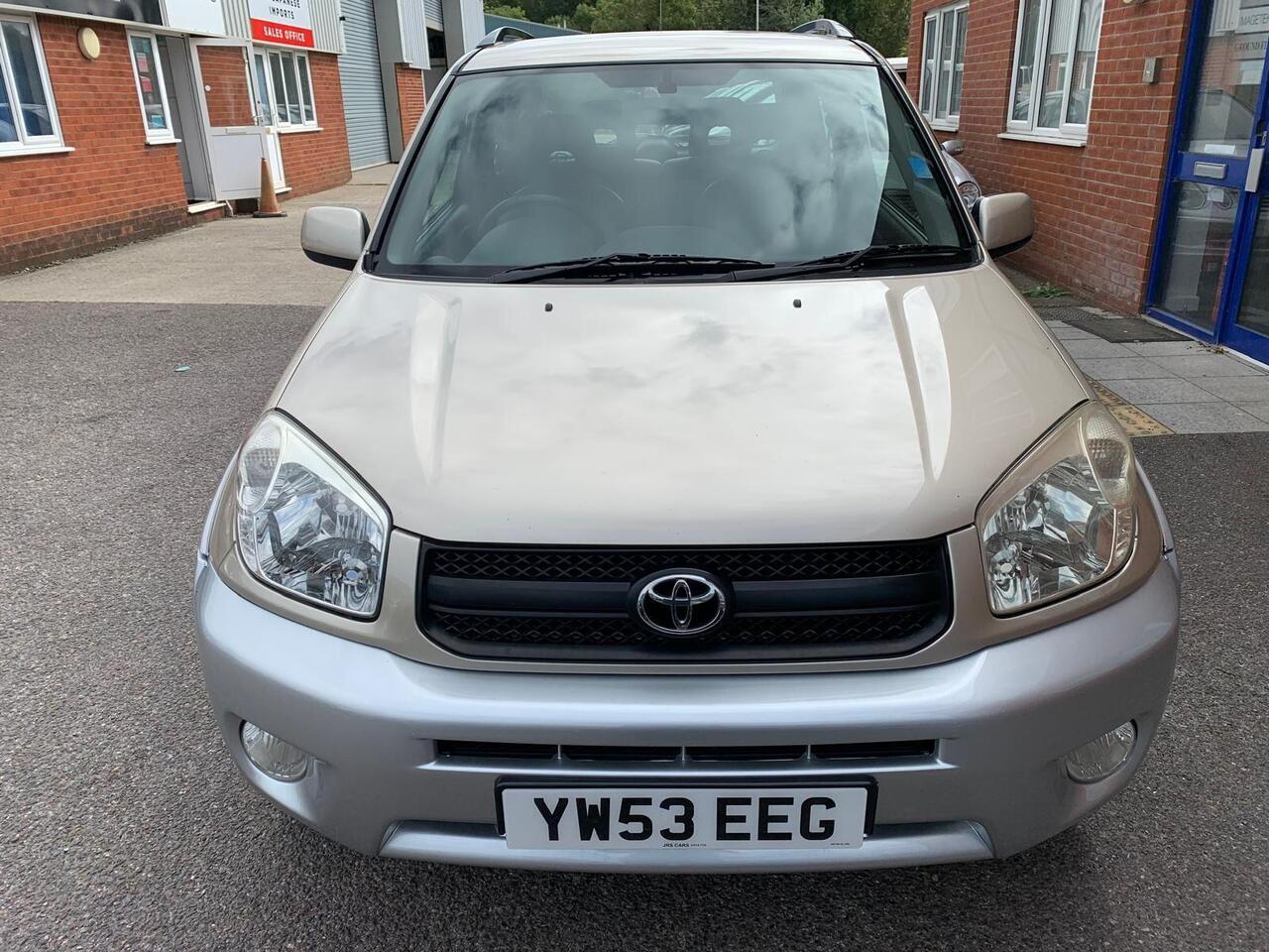 Toyota RAV4 — photo 2