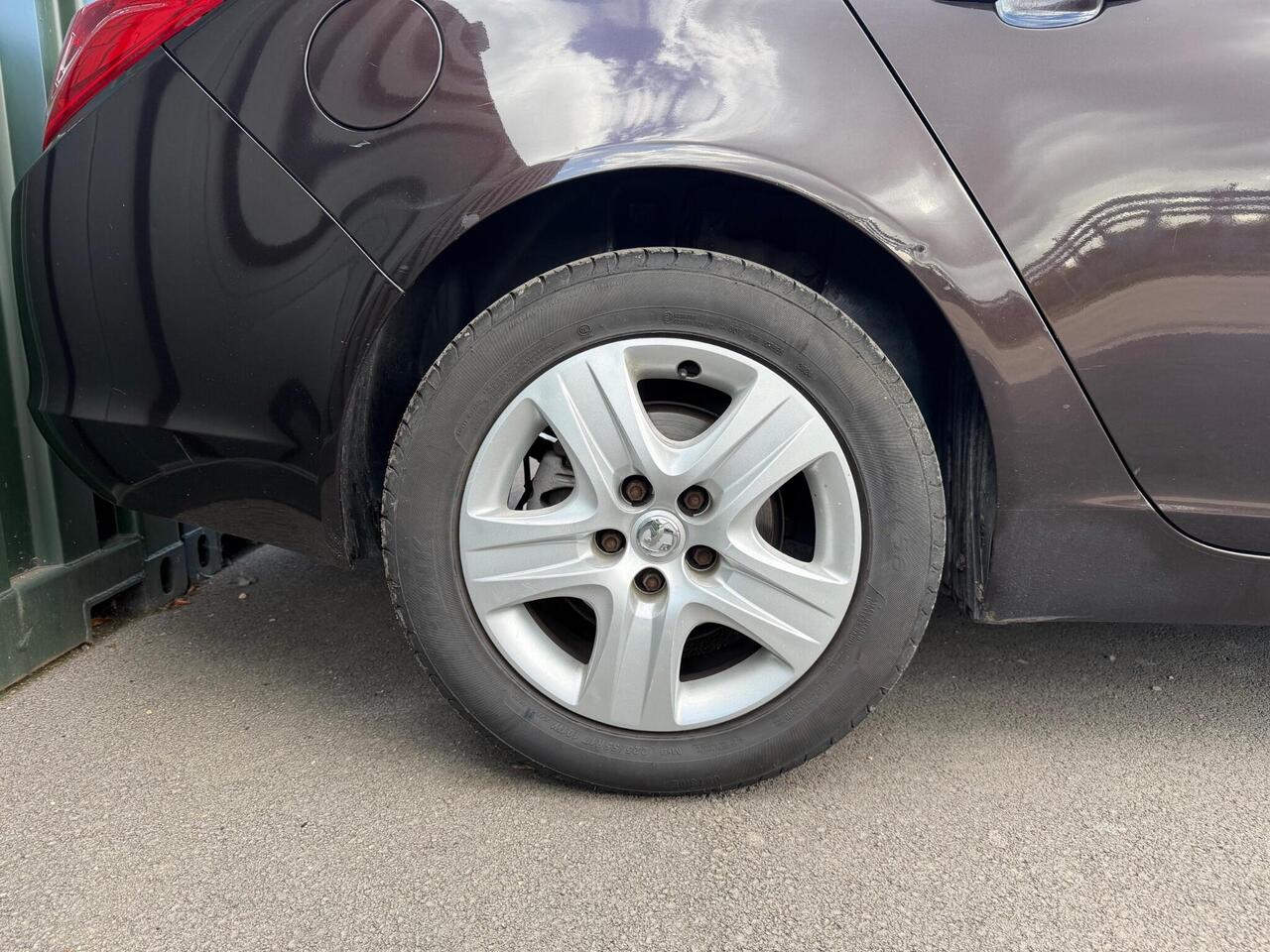 Vauxhall Insignia — photo 29