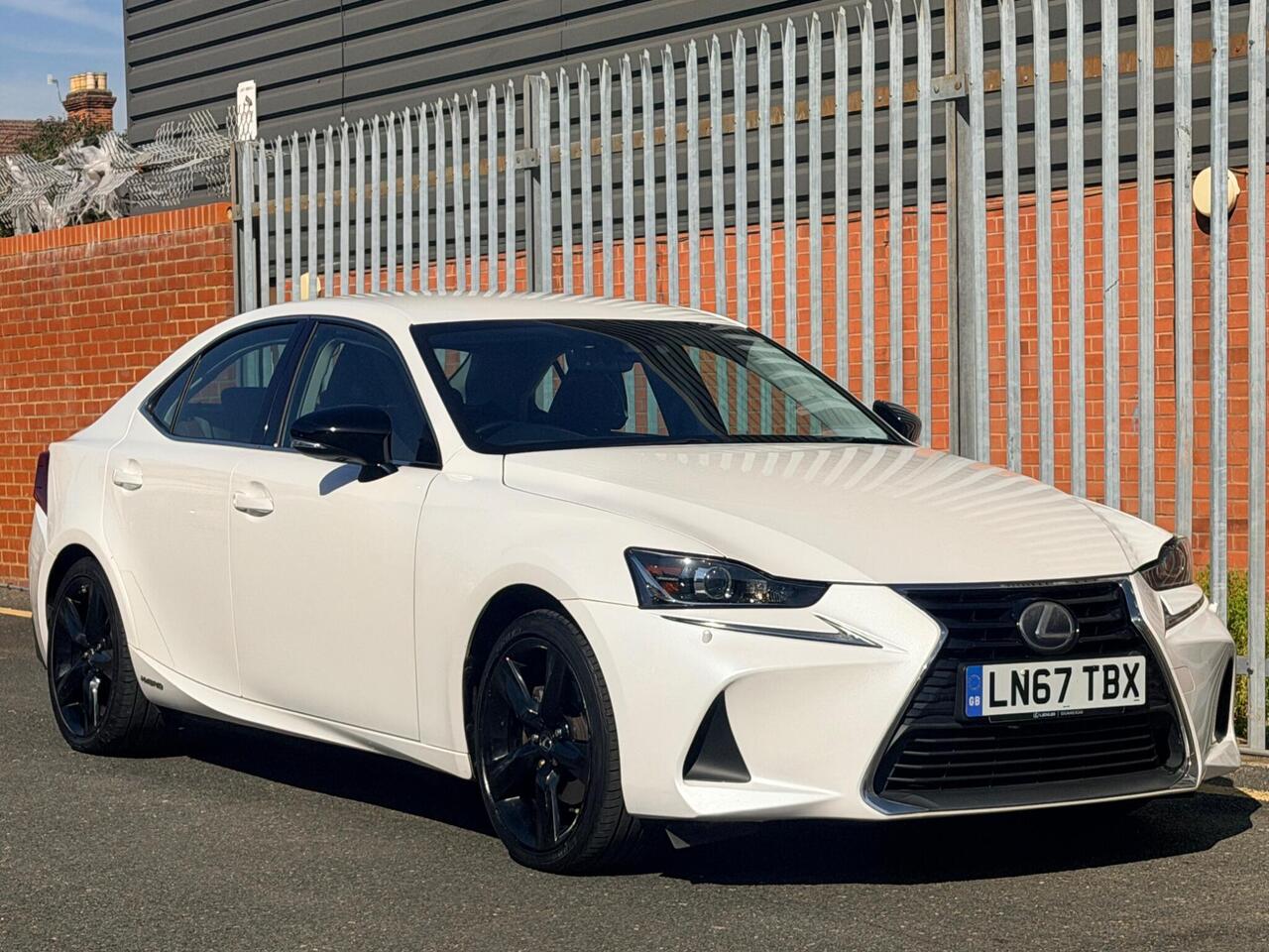 2017 Lexus IS 2.5 300h Sport E-CVT Euro 6 (s/s) 4dr