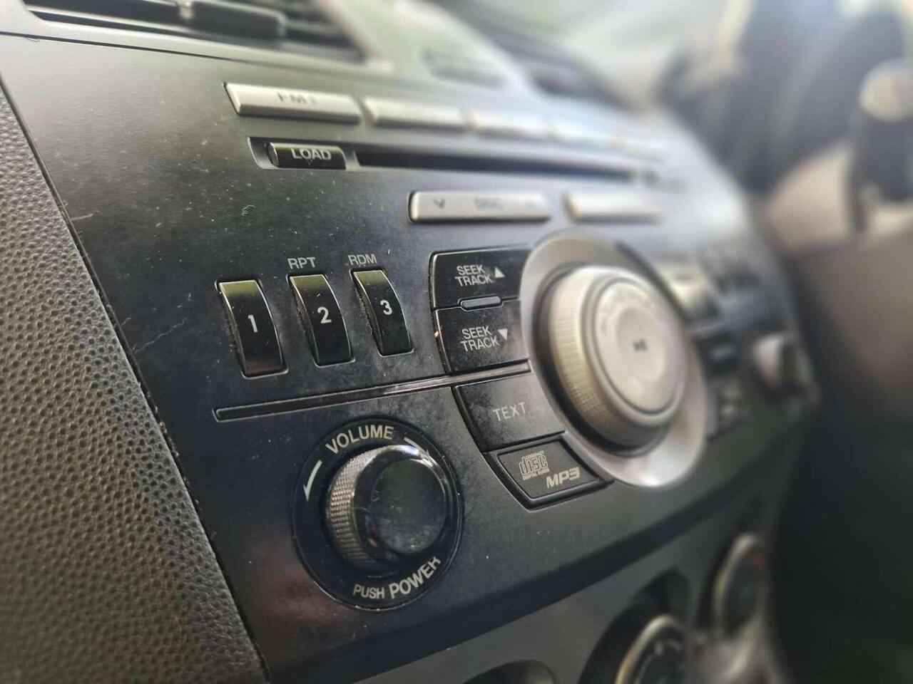 Mazda Mazda3 — photo 29