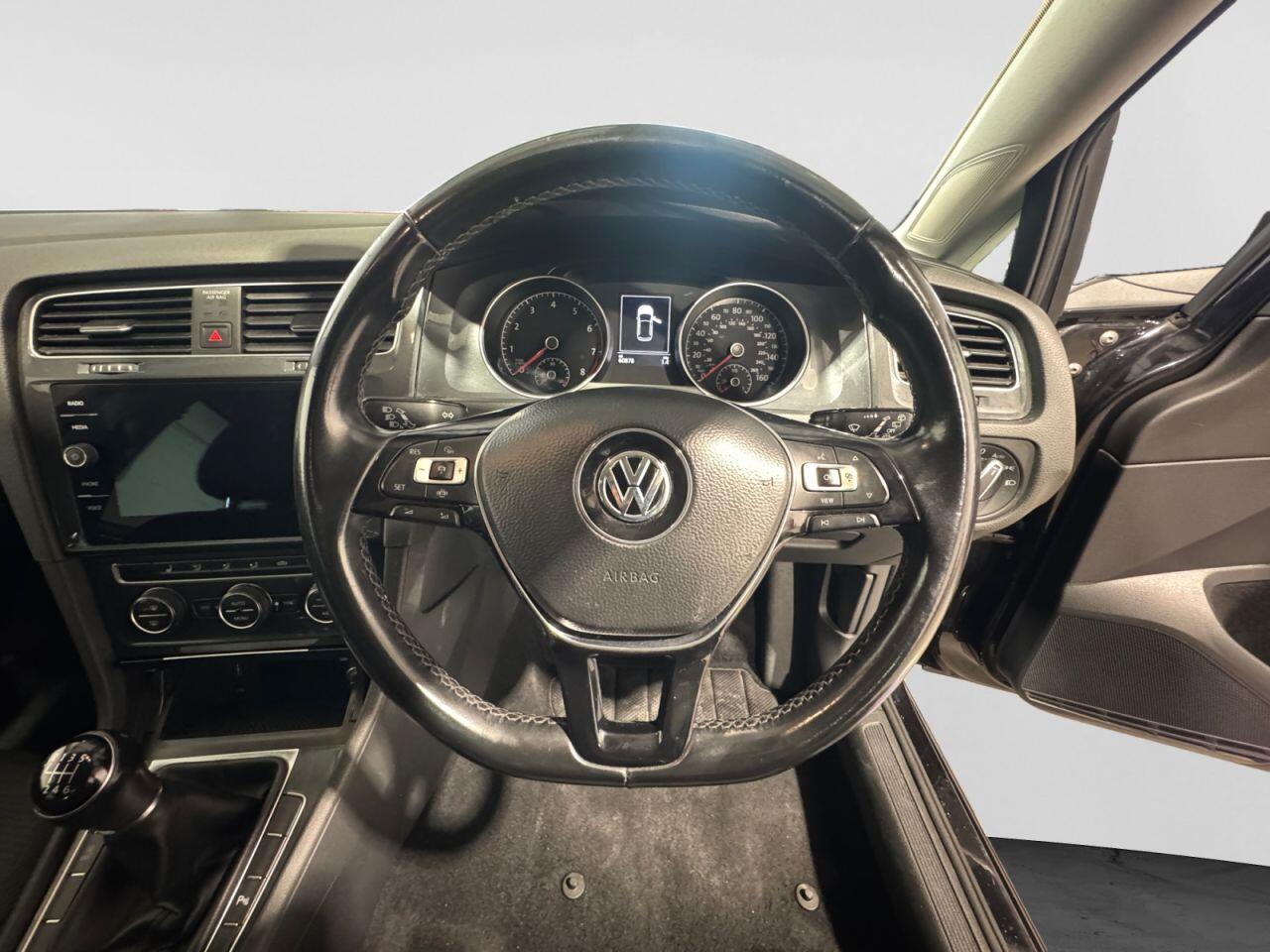 Volkswagen Golf — photo 11