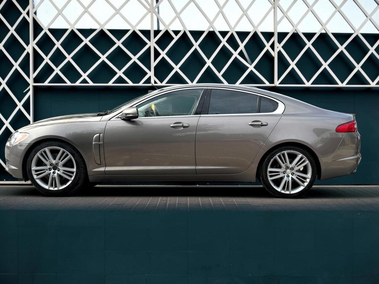 Jaguar XF — photo 3
