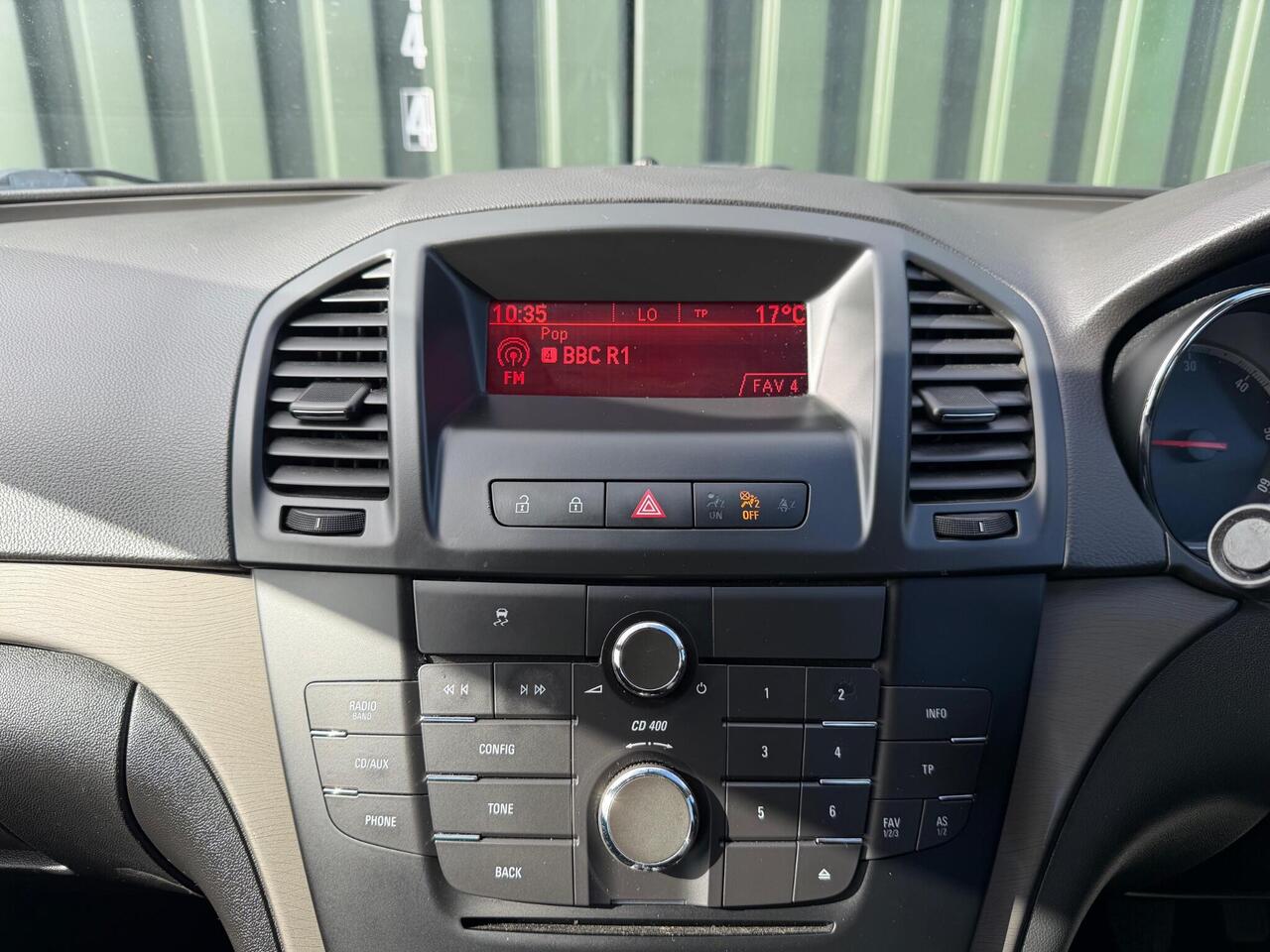 Vauxhall Insignia — photo 16