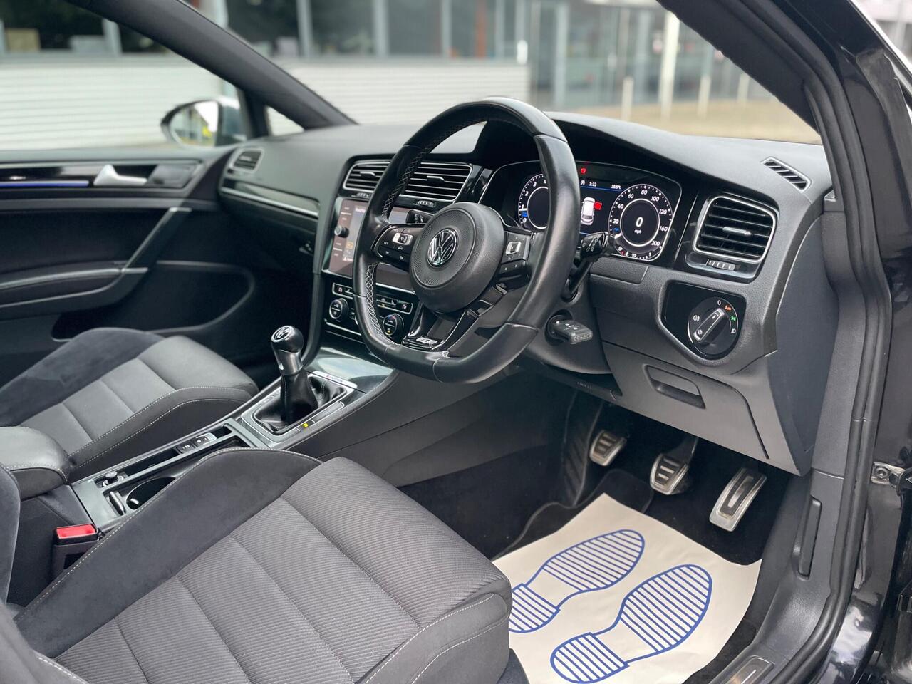 Volkswagen Golf — photo 18