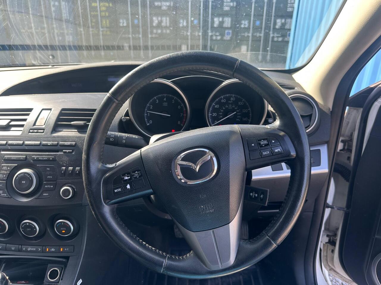 Mazda Mazda3 — photo 24
