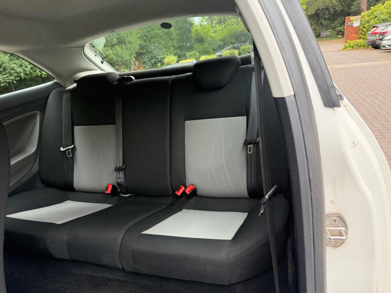 SEAT Ibiza — photo 18