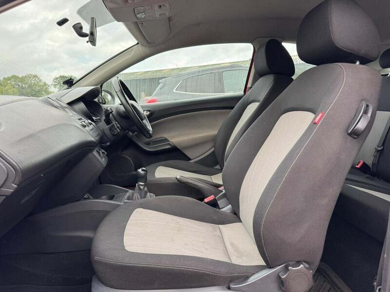 SEAT Ibiza — photo 18