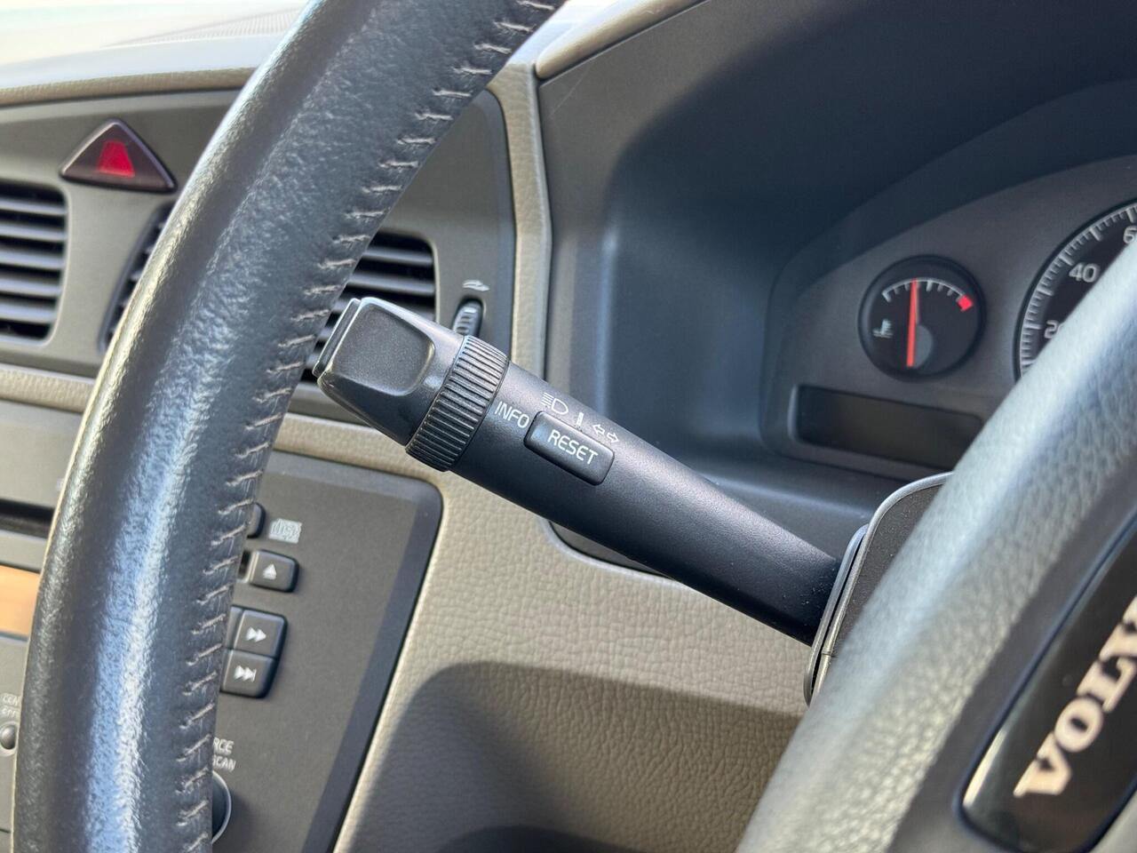 Volvo V70 — photo 17