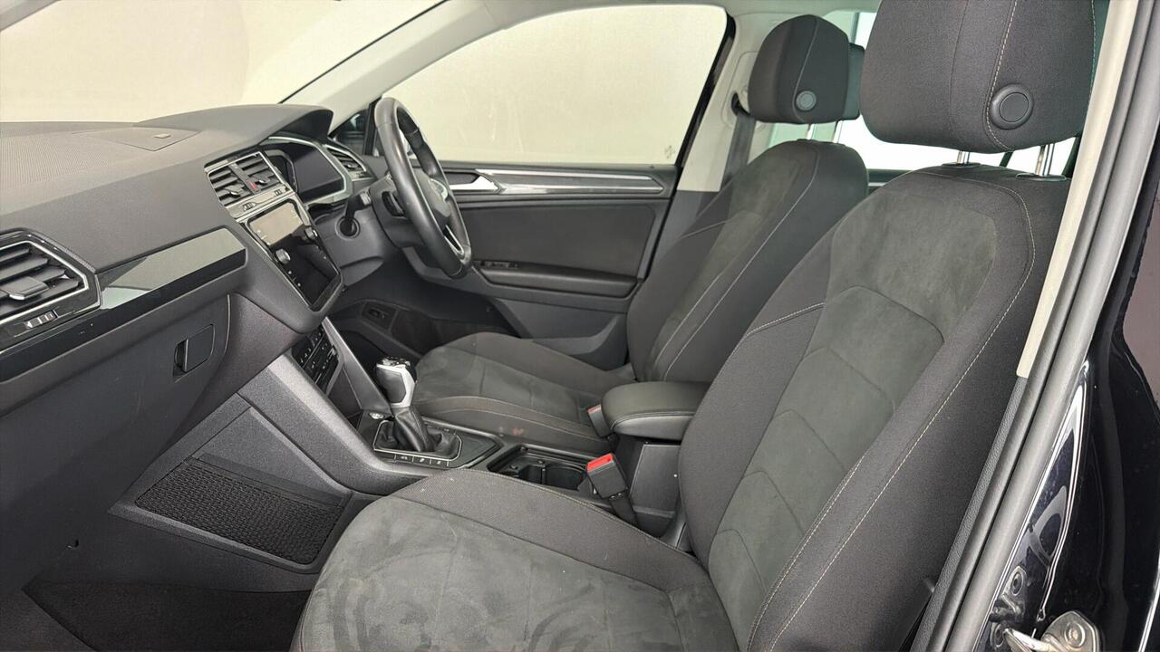 Volkswagen Tiguan — photo 14
