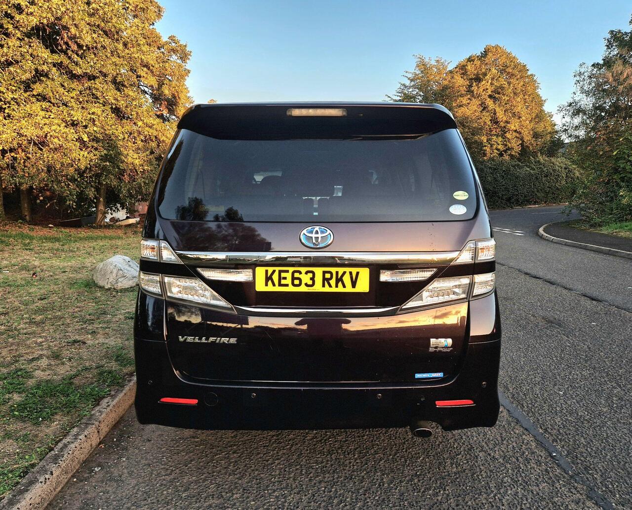 Toyota Vellfire — photo 9