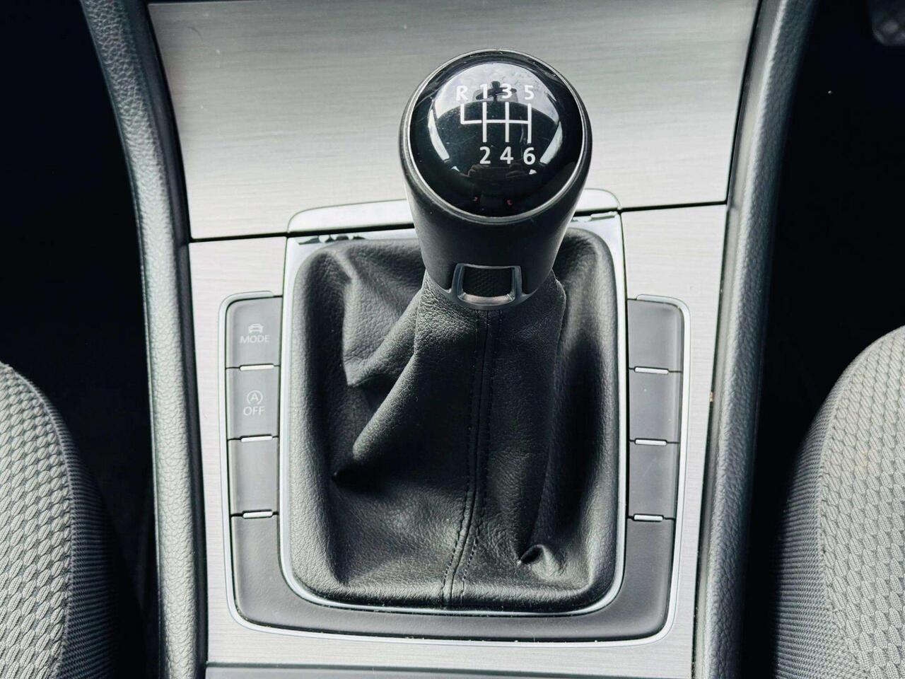 Volkswagen Golf — photo 18