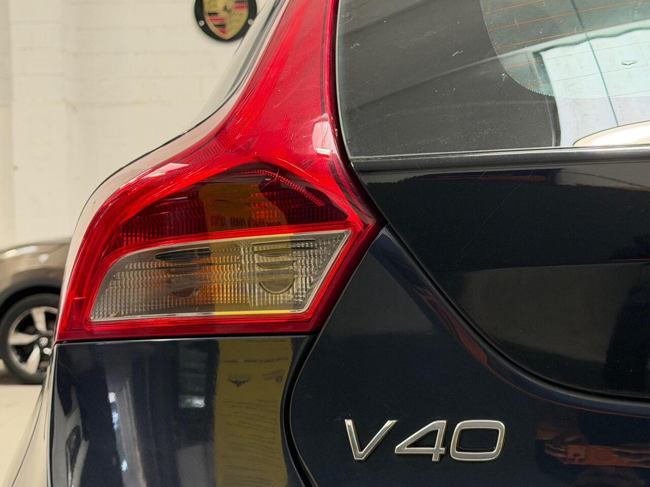 Volvo V40 Cross Country — photo 15