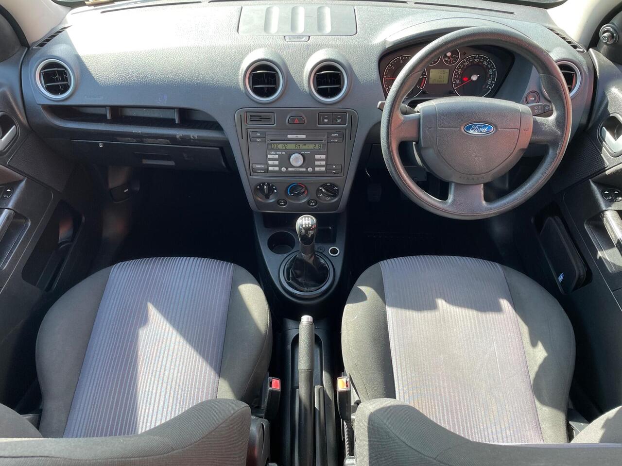 Ford Fusion — photo 4