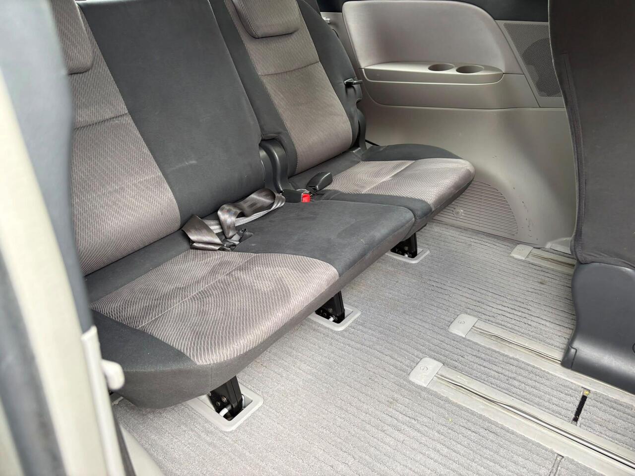 Toyota Estima — photo 23