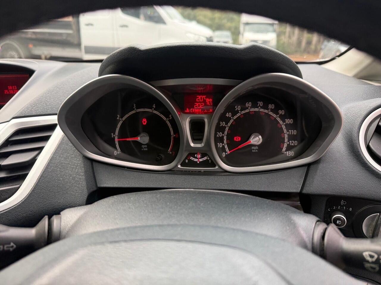 Ford Fiesta — photo 18