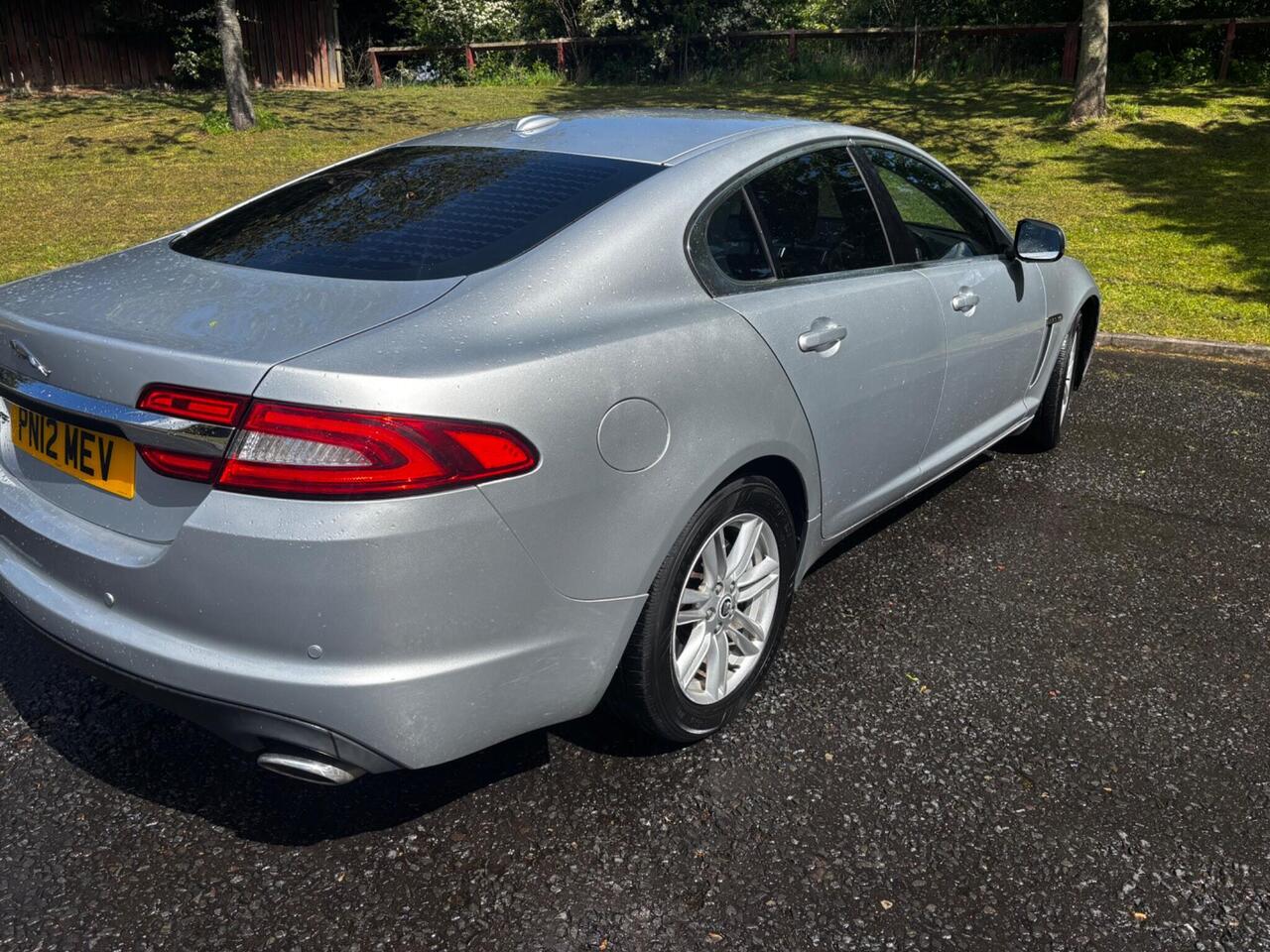 Jaguar XF — photo 8
