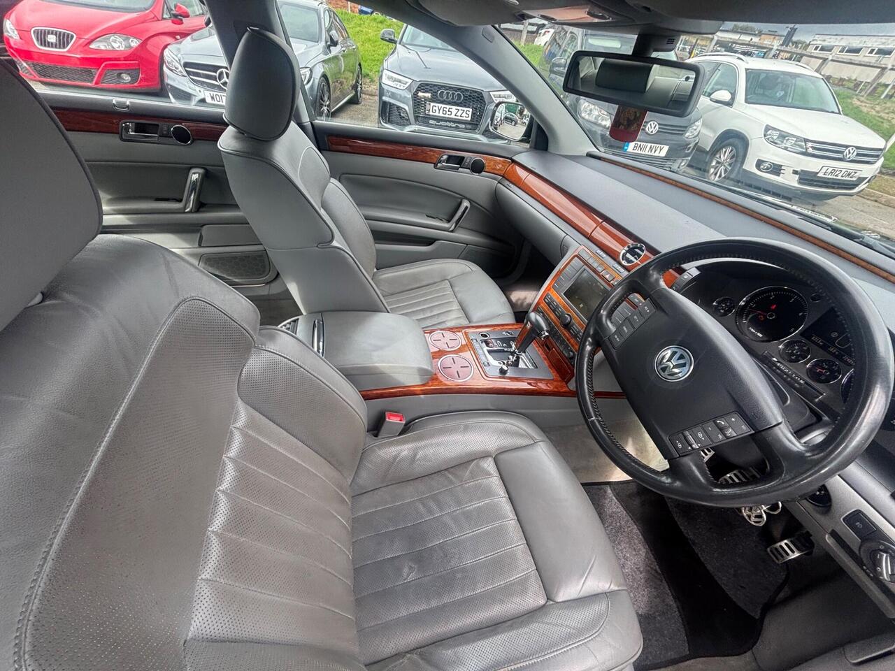 Volkswagen Phaeton — photo 10