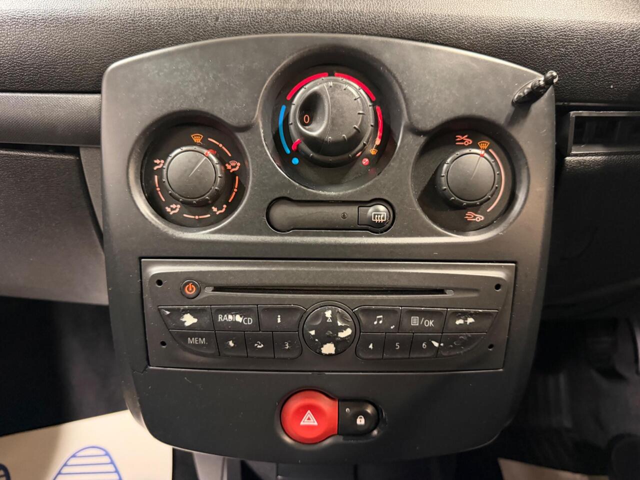 Renault Clio — photo 13