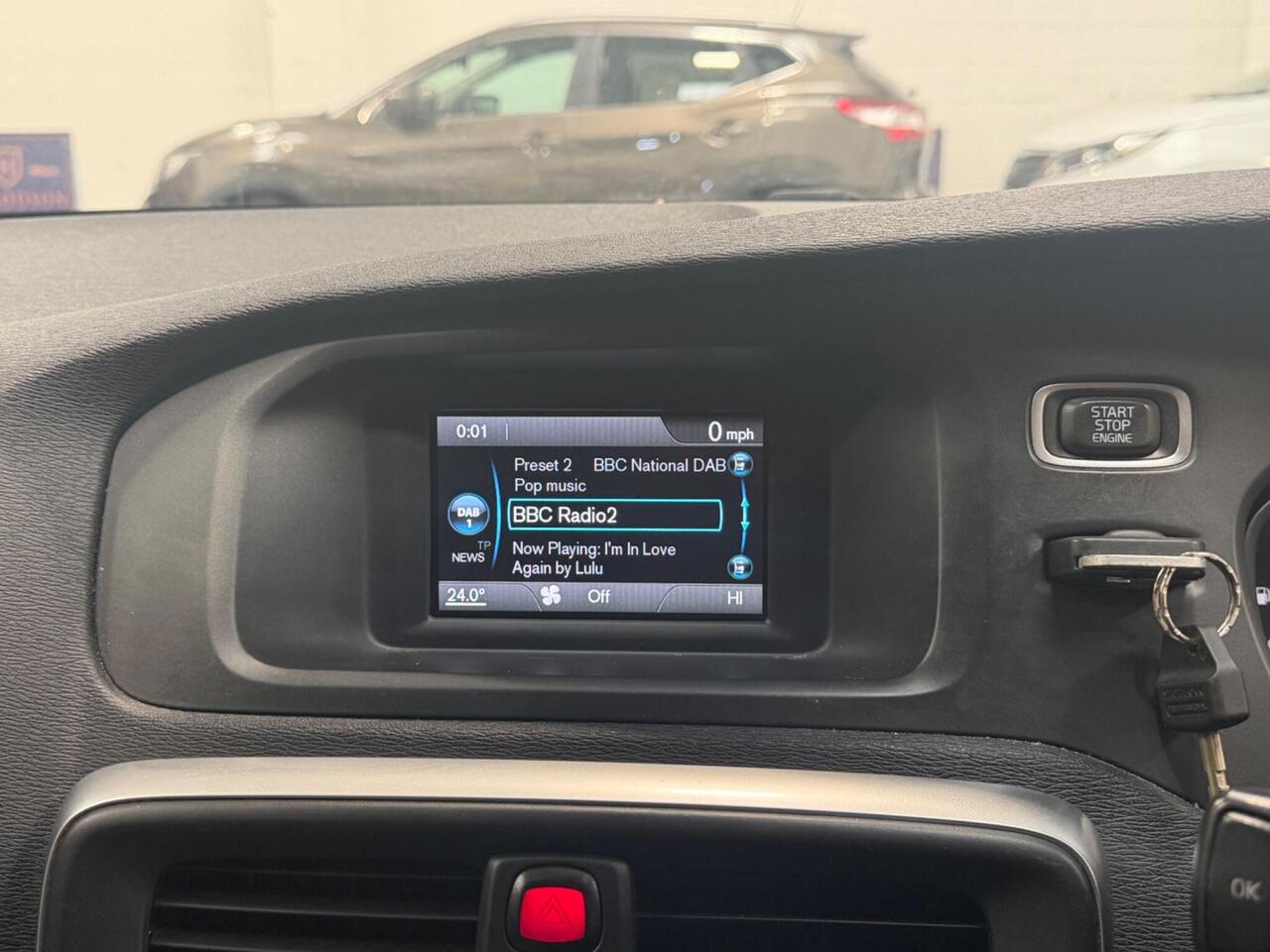 Volvo V40 Cross Country — photo 27