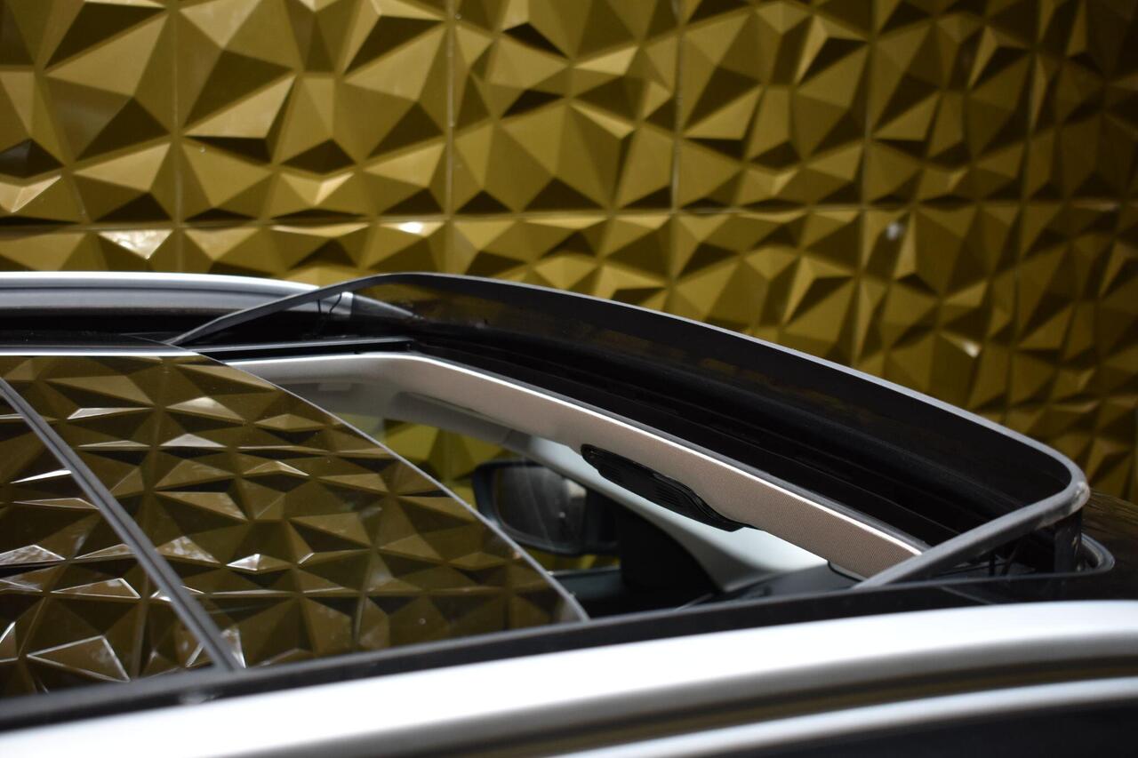 BMW 5 Series — photo 10