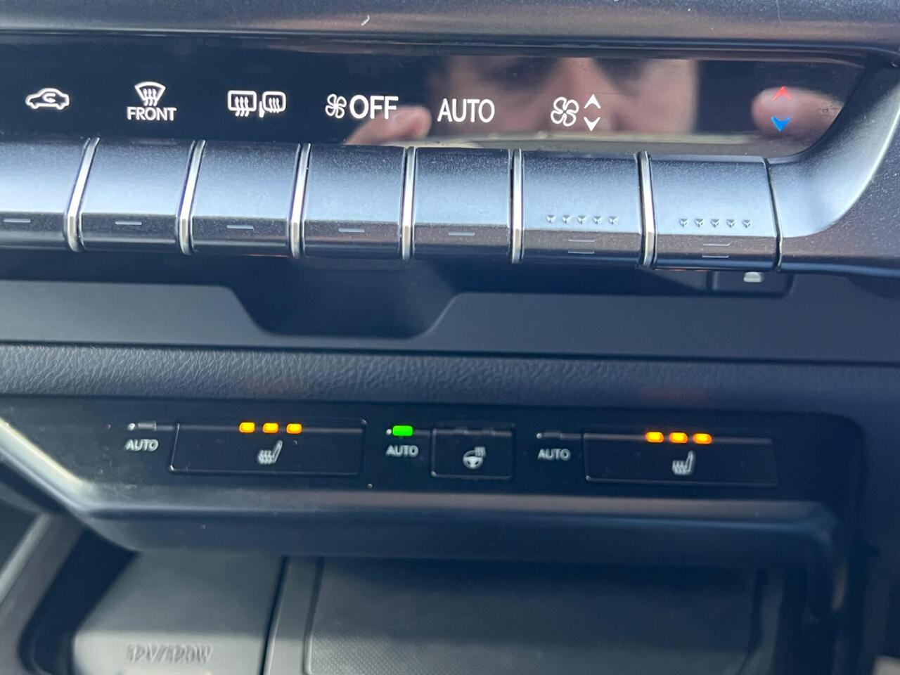 Lexus UX — photo 43