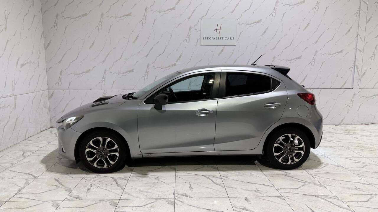 Mazda Mazda2 — photo 33