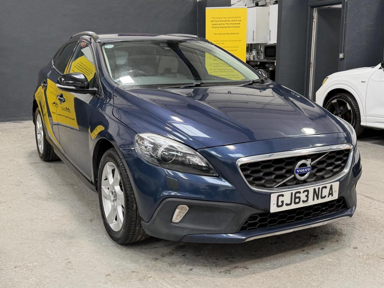 Volvo V40 Cross Country — photo 1