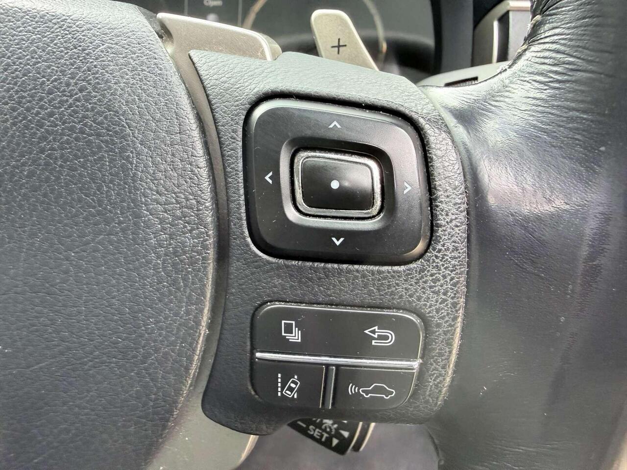 Lexus IS — photo 26