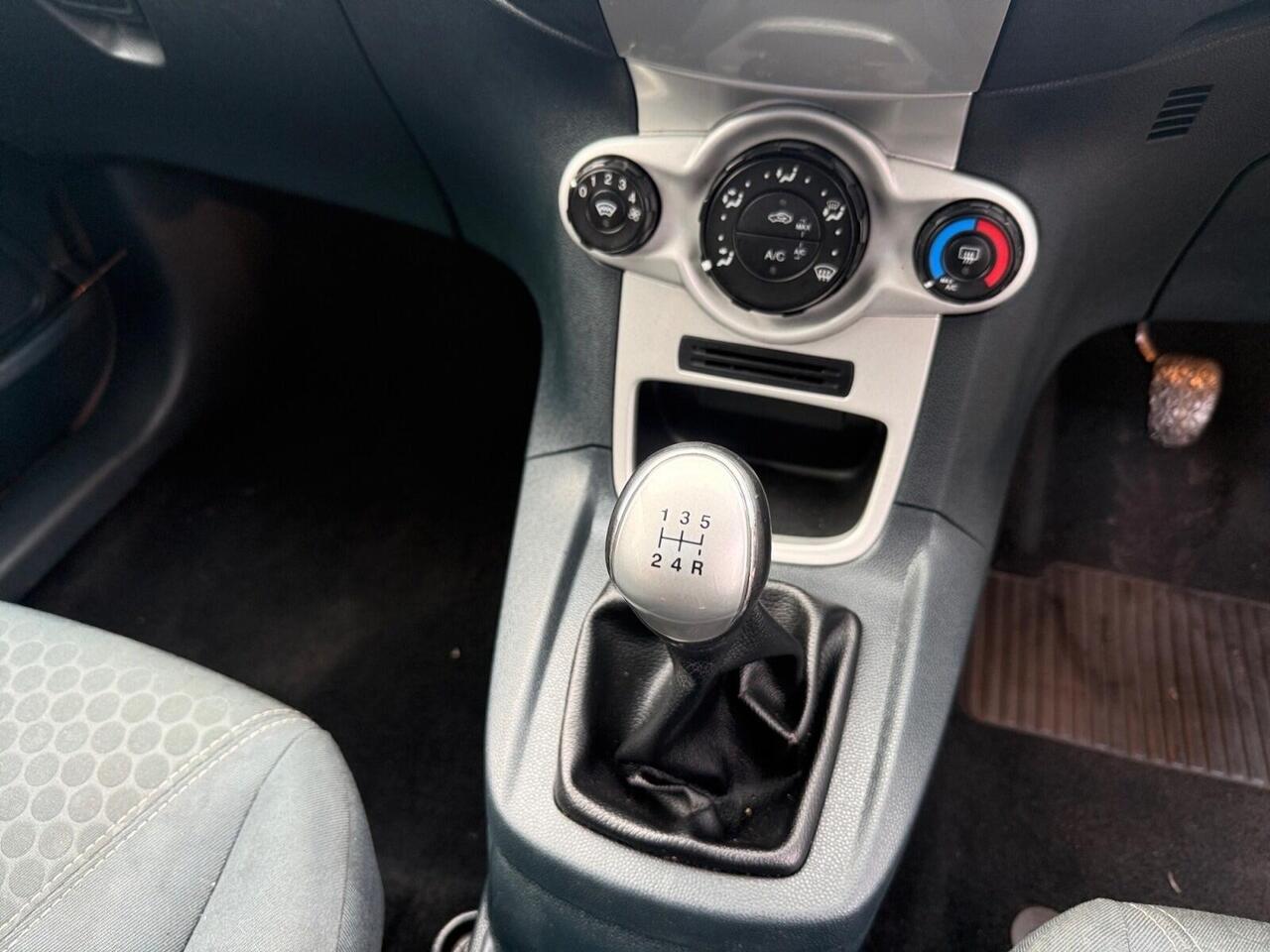 Ford Fiesta — photo 22