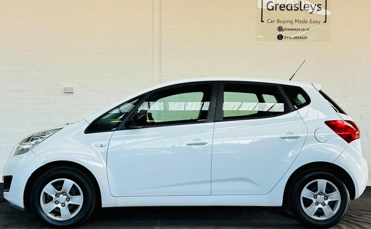 Kia Venga — photo 11
