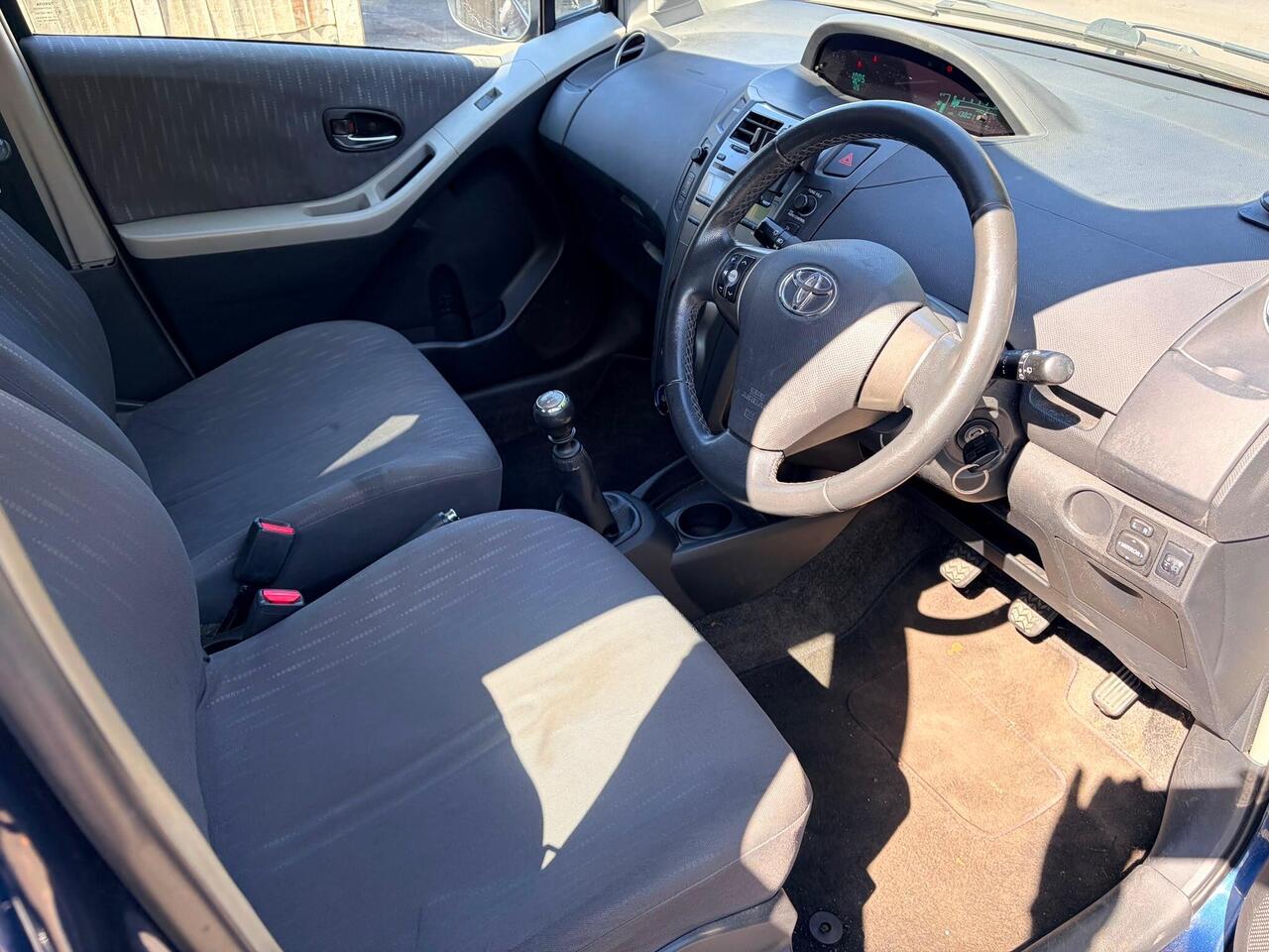 Toyota Yaris — photo 6