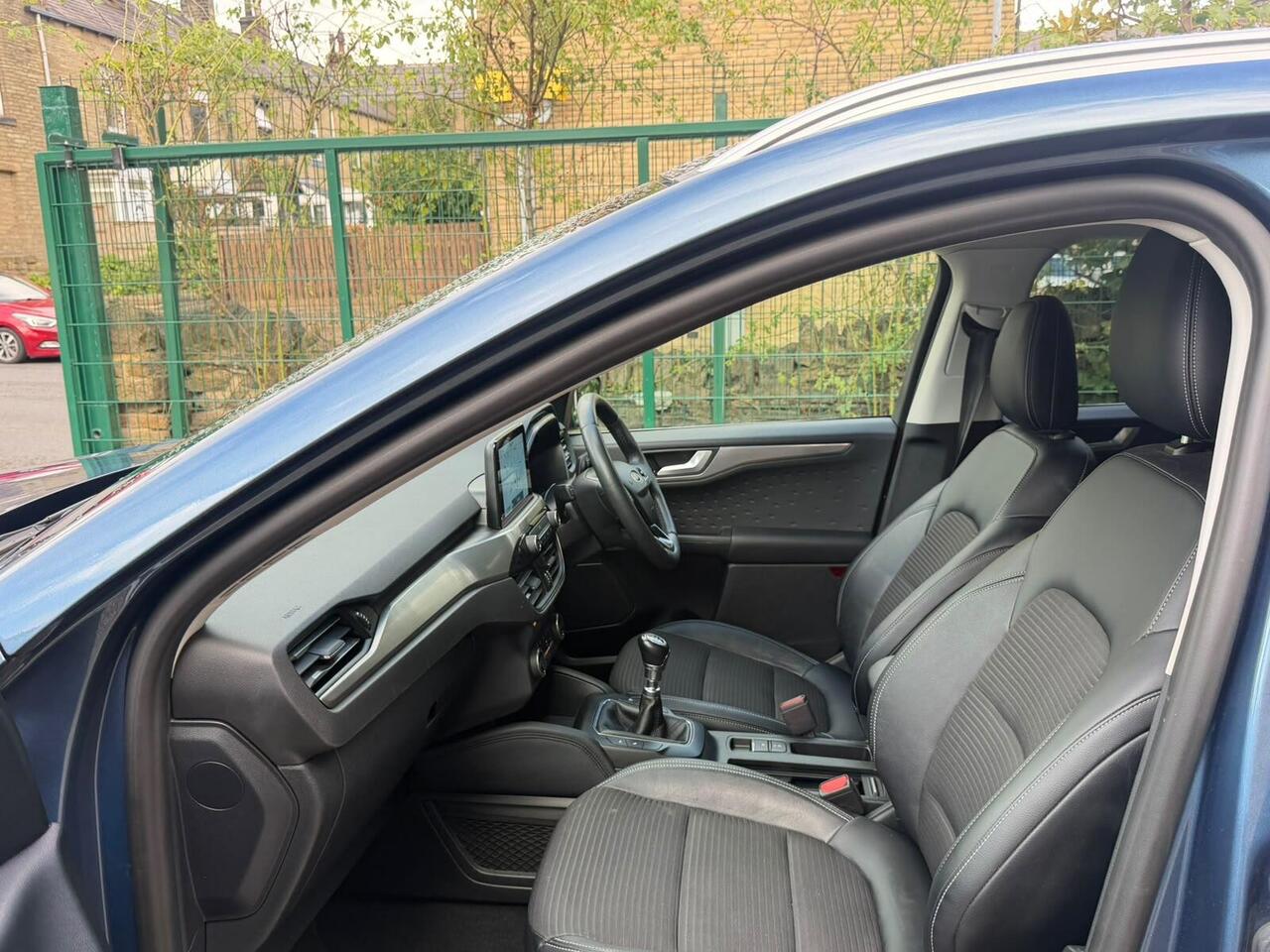 Ford Kuga — photo 33