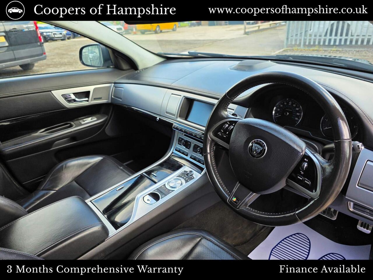 Jaguar XF — photo 6