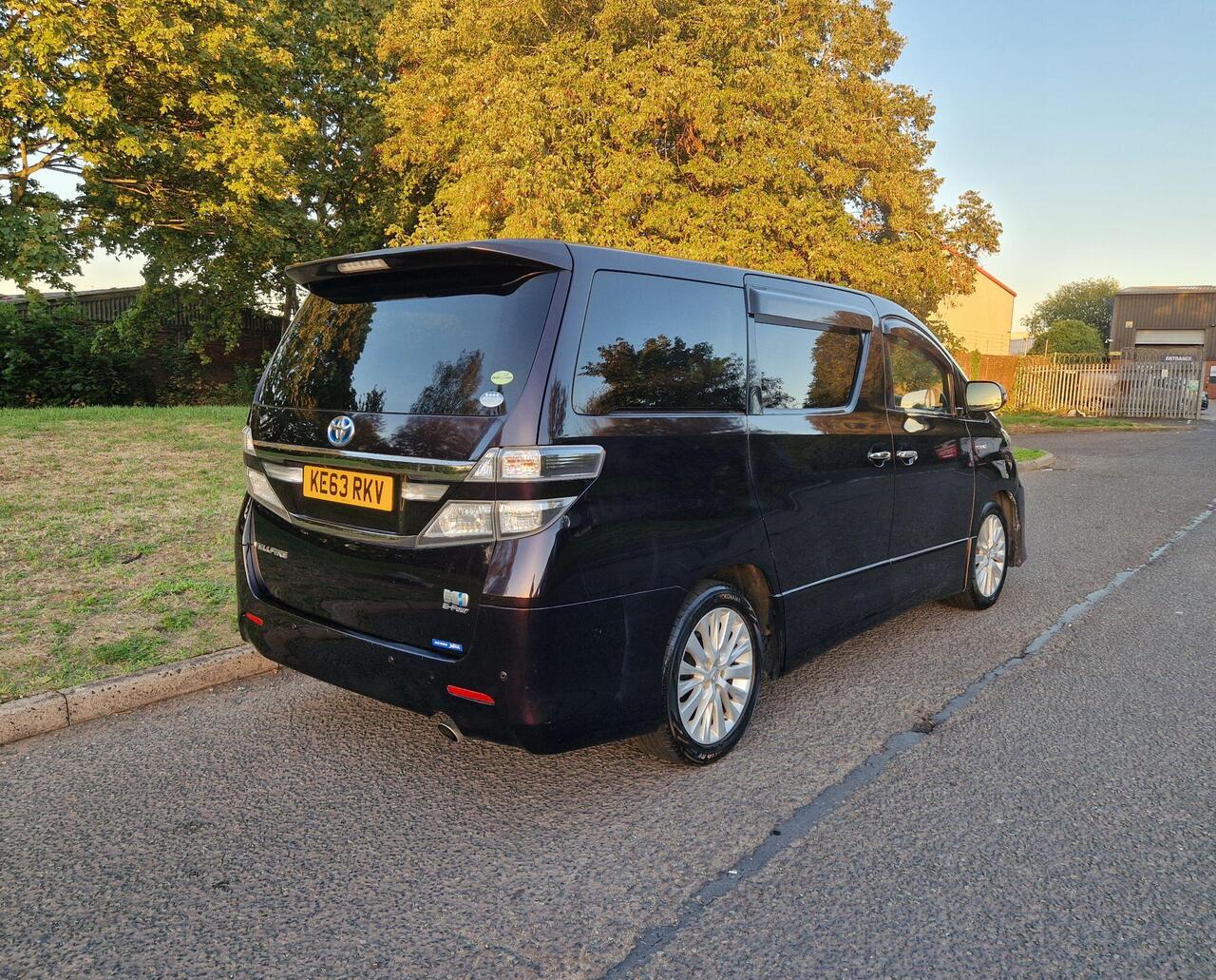 Toyota Vellfire — photo 12