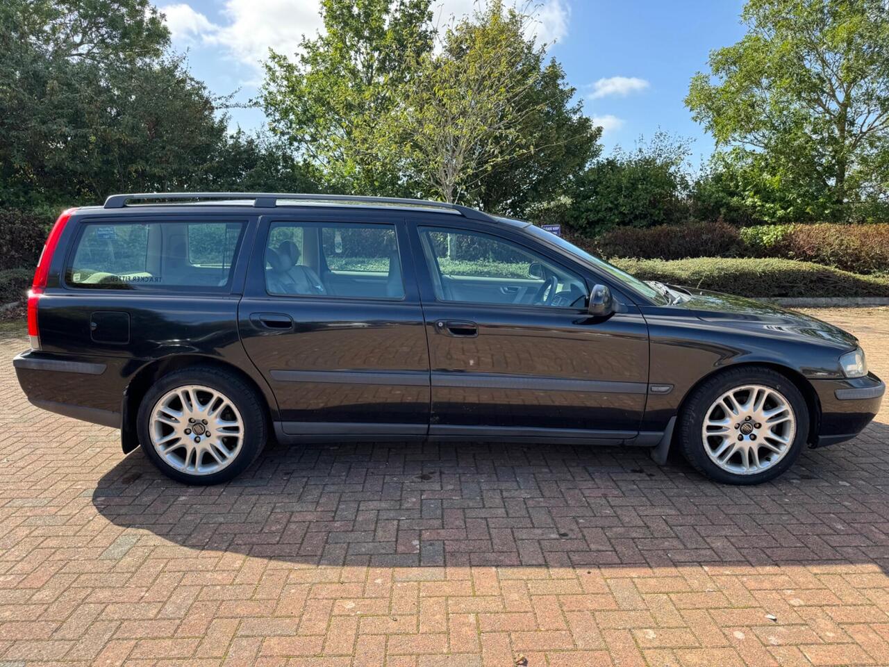 Volvo V70 — photo 11