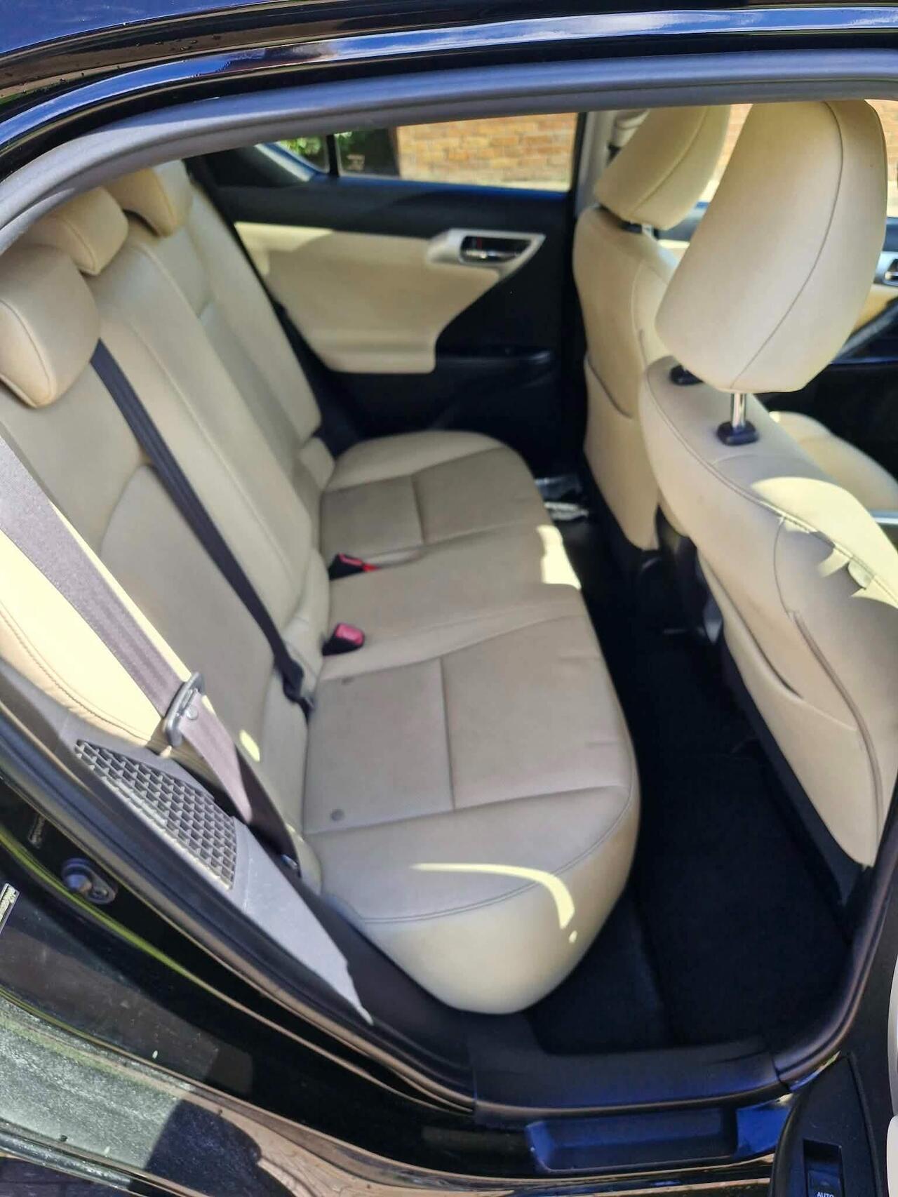 Lexus CT — photo 7