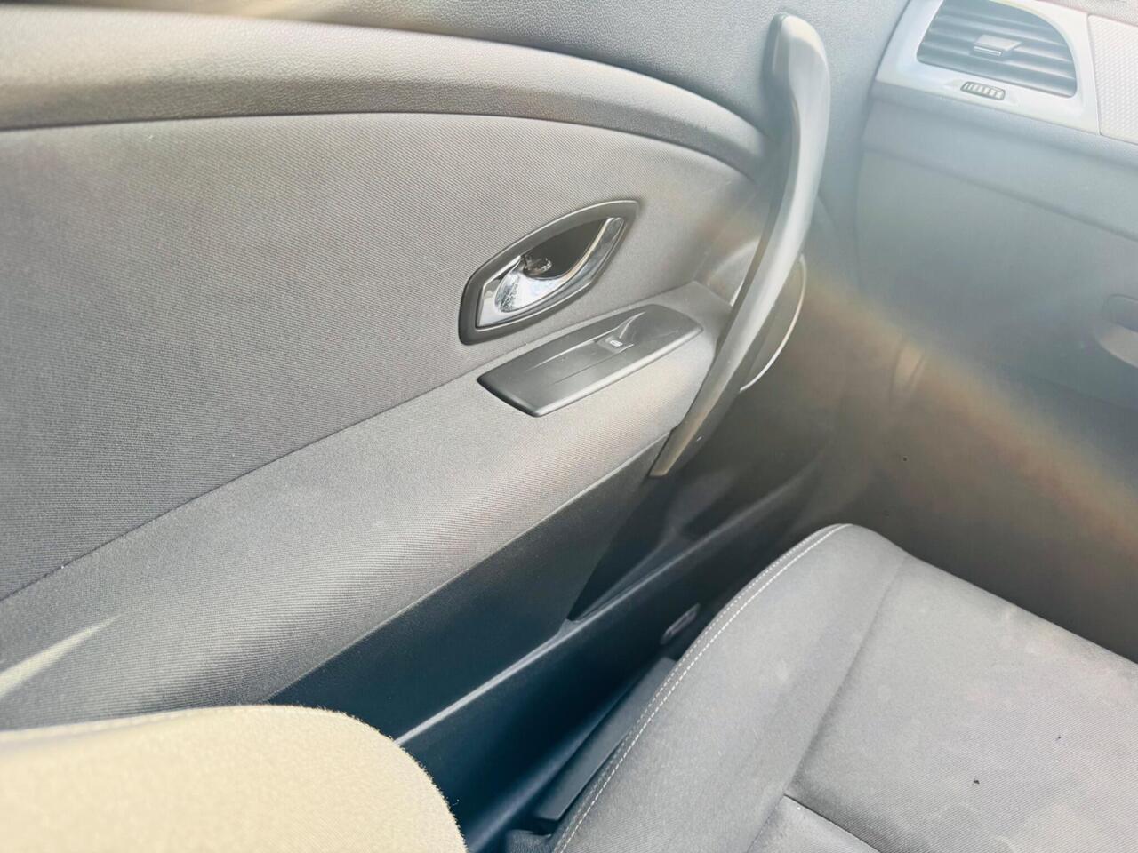 Renault Megane — photo 32