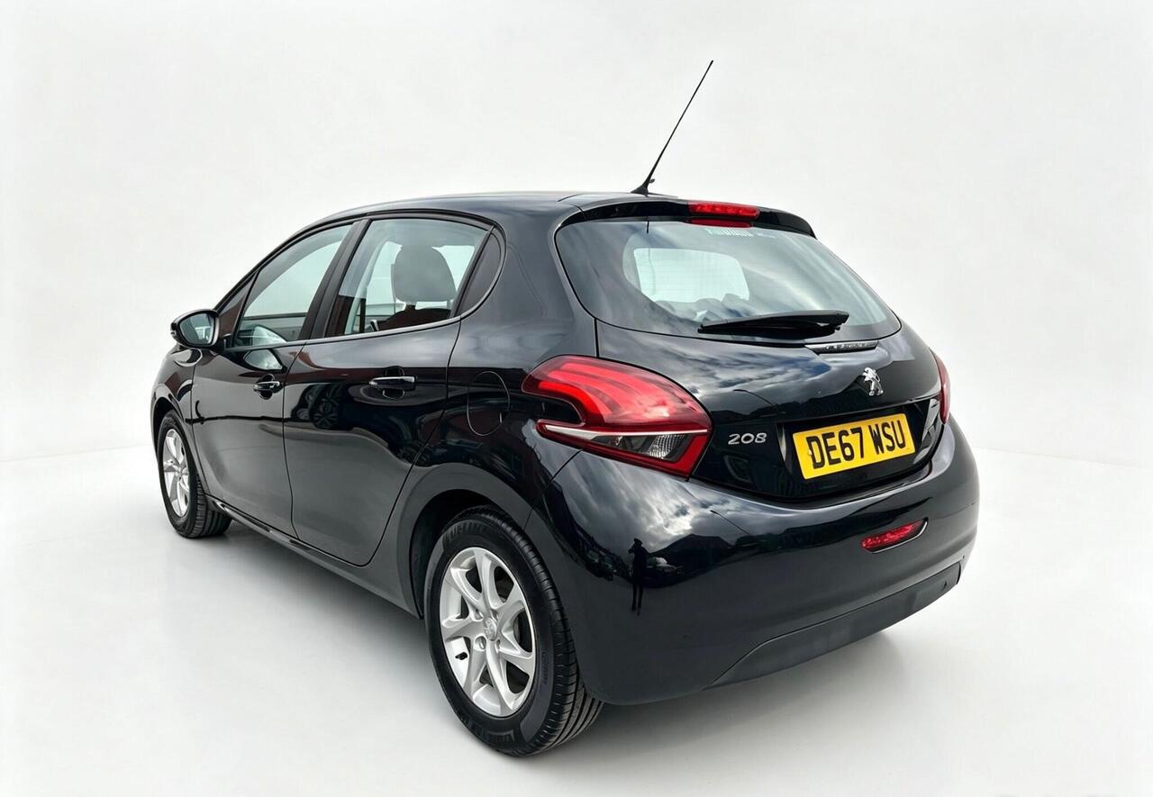 Peugeot 208 — photo 11