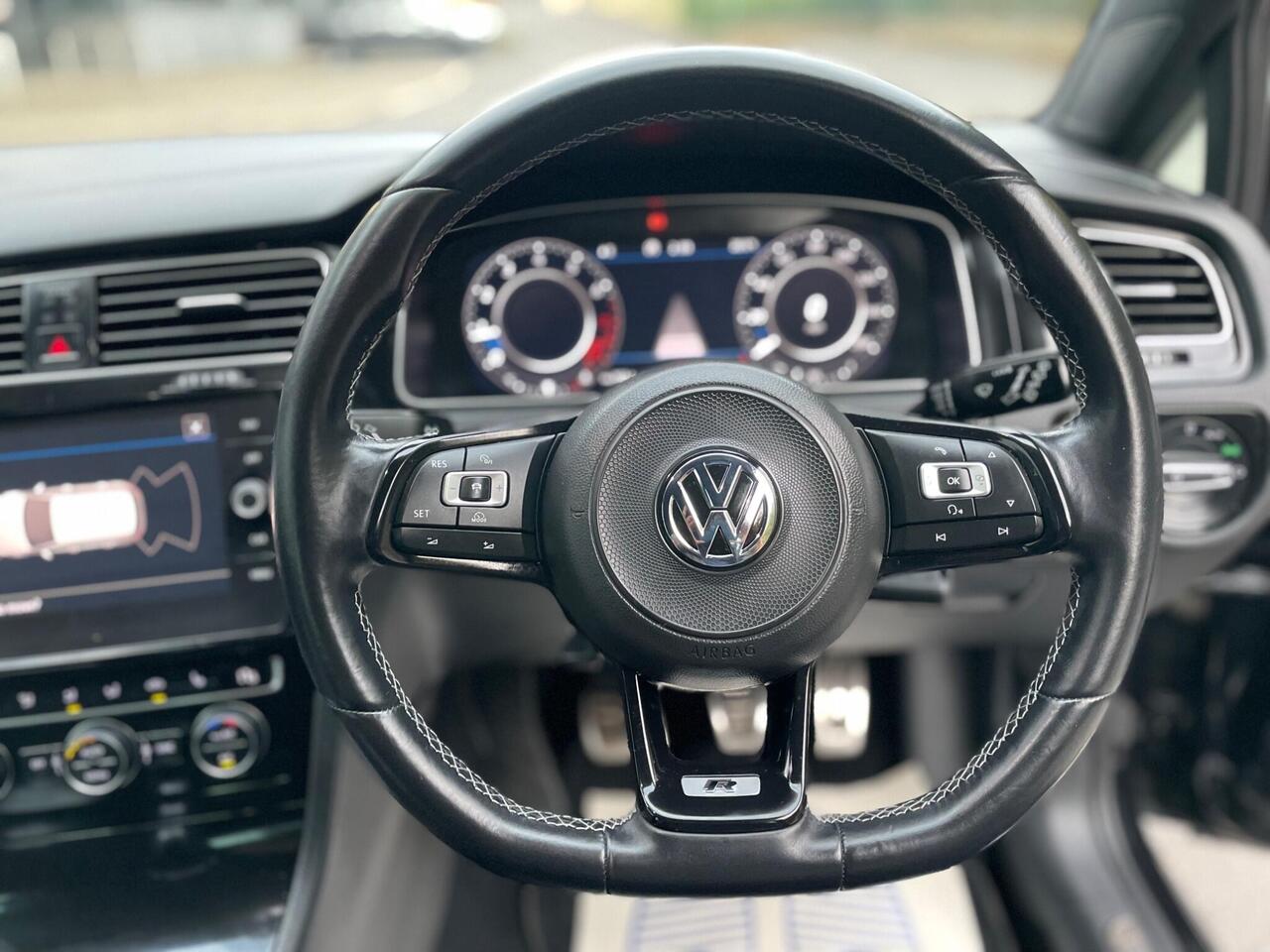 Volkswagen Golf — photo 28