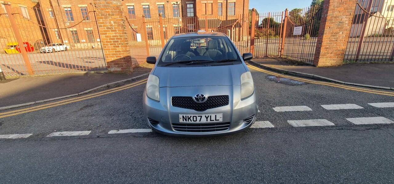 Toyota Yaris — photo 2