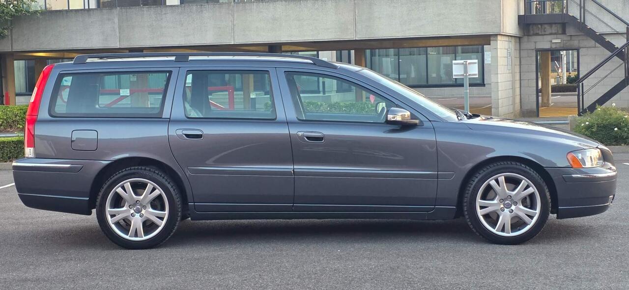 Volvo V70 — photo 2